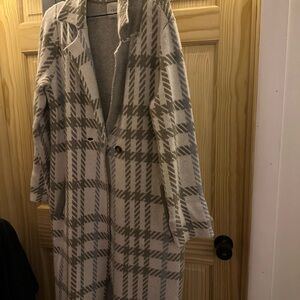 Size S Cyrus Gray and Cream Knit Sweater